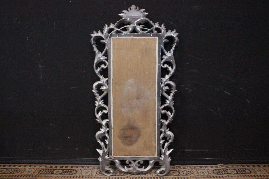 361_specchiera_specchio_da_appendere_legno_scolpito_argentato_vetro_molato_cornice_fine_XX_inizio_XXI_secolo_asiatica_inglese_UK_11