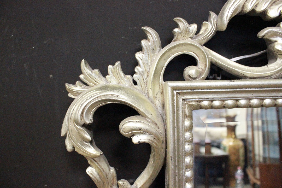 361_specchiera_specchio_da_appendere_legno_scolpito_argentato_vetro_molato_cornice_fine_XX_inizio_XXI_secolo_asiatica_inglese_UK_9