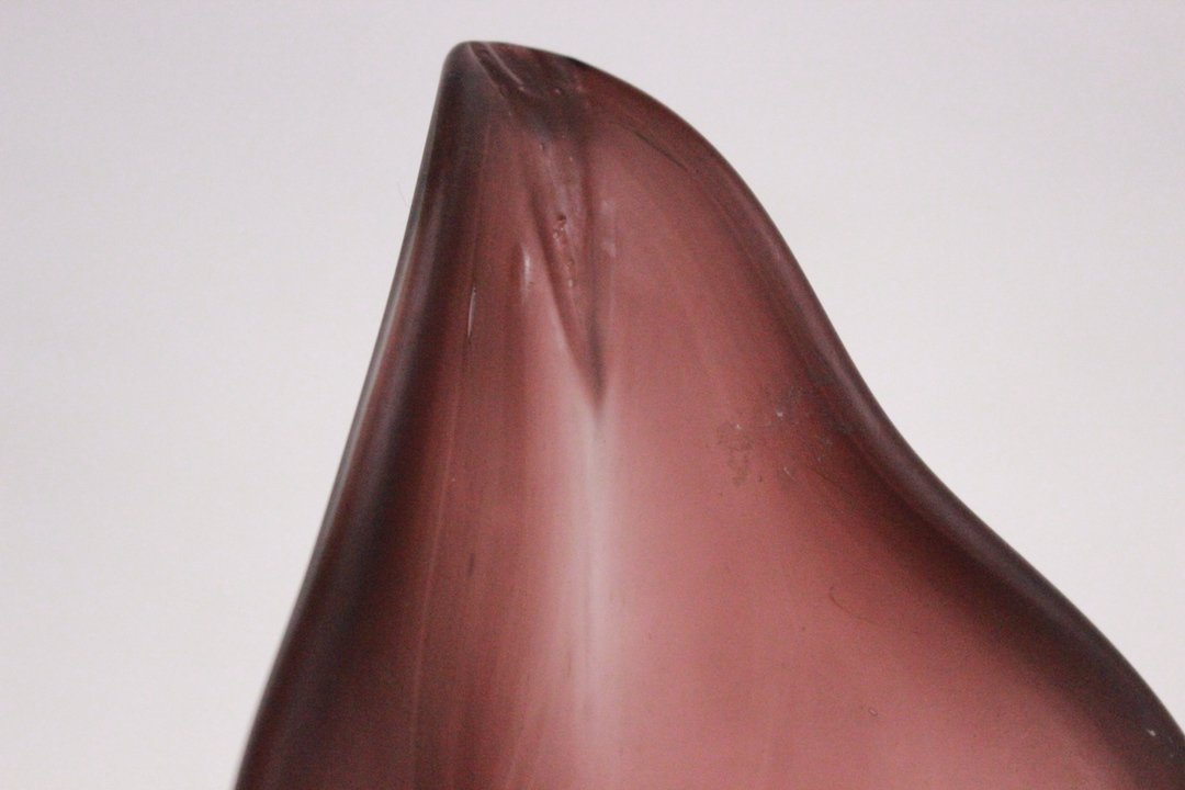 1077_vaso_vase_vetro_fucsia_viola_fiore_calla_Italia_Brescia_Roncadelle_1
