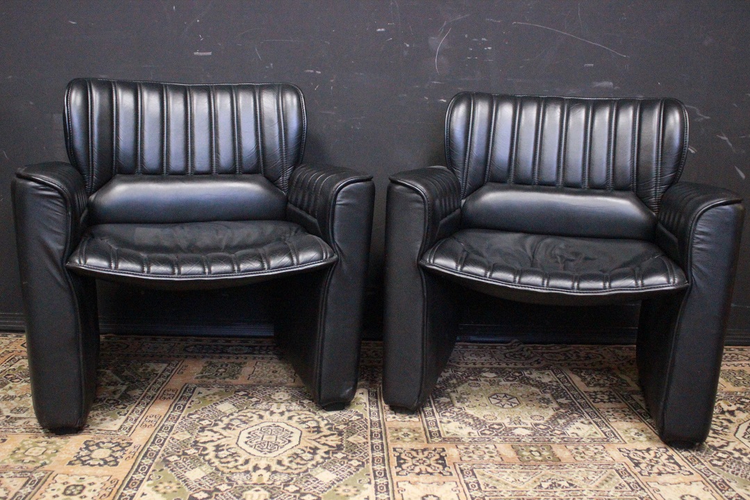 825_coppia_poltrona_armchair_double_due_2_pelle_nera_nero_black_leather_seduta_cucita_0