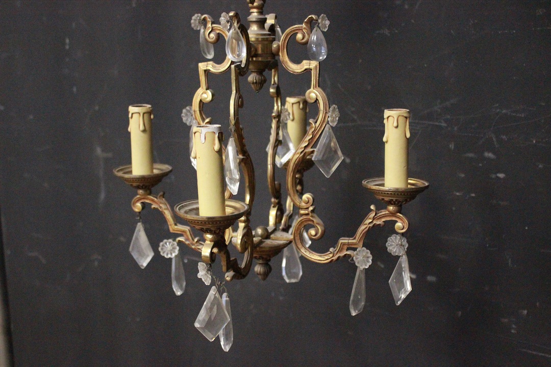 1109_lampadario_4_quattro_luci_luce_vetri_decorativi_seconda_metà_X_secolo_Brescia_Roncadelle_3