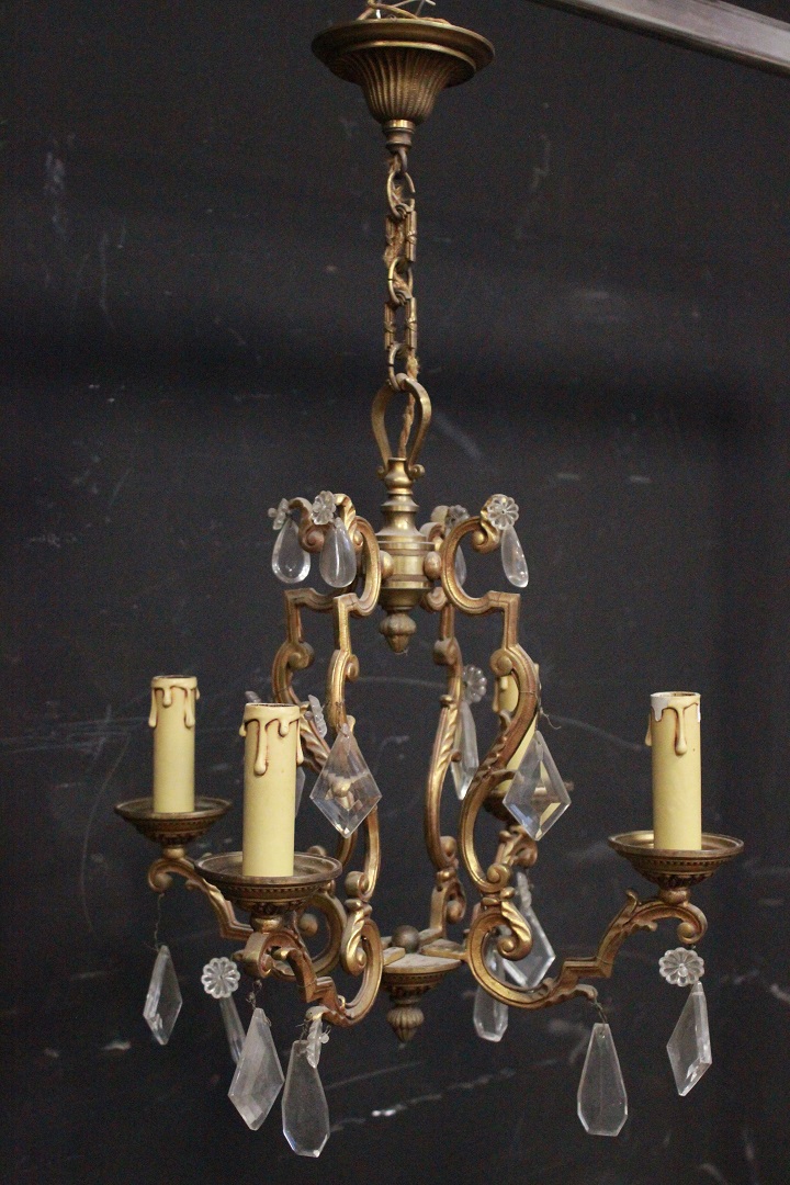 1109_lampadario_4_quattro_luci_luce_vetri_decorativi_seconda_metà_X_secolo_Brescia_Roncadelle_7