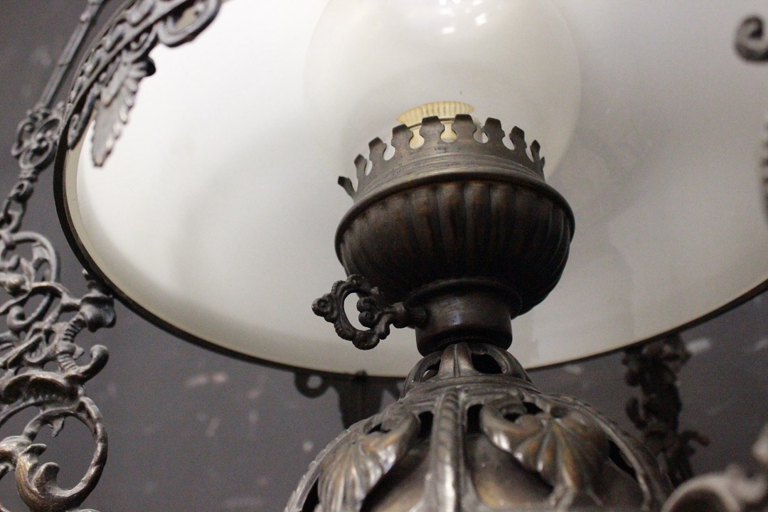 1120_lampadario_1_uno_una_luce_palla_bianca_sfera_seconda_metà_X_secolo_Brescia_Roncadelle_10