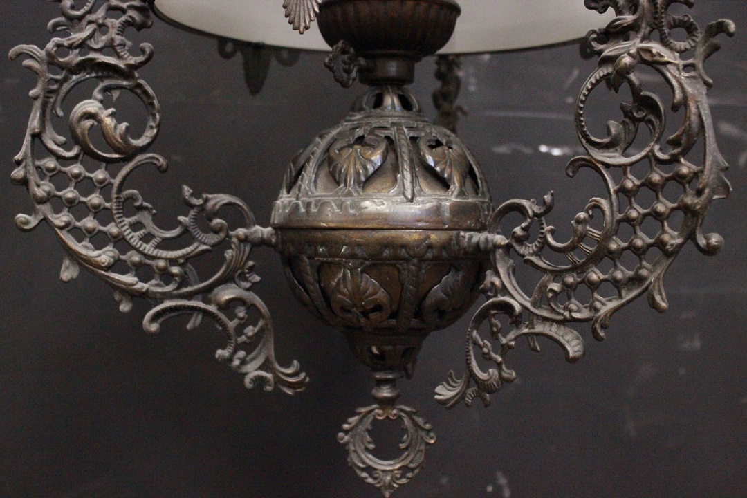 1120_lampadario_1_uno_una_luce_palla_bianca_sfera_seconda_metà_X_secolo_Brescia_Roncadelle_2
