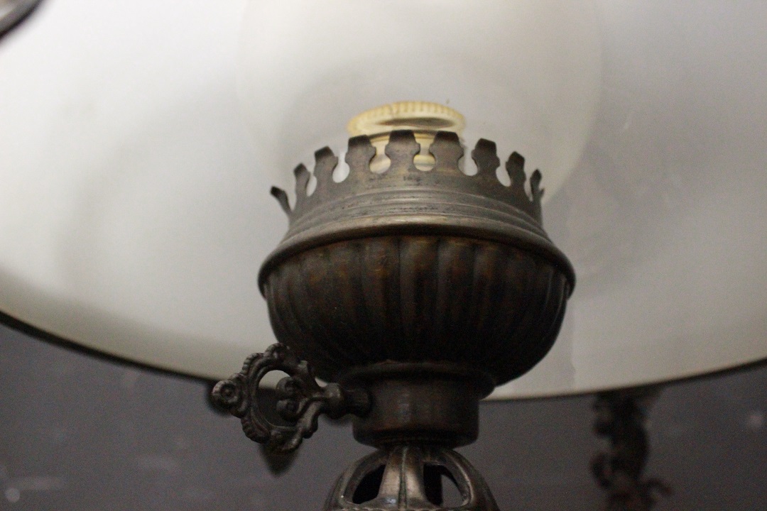 1120_lampadario_1_uno_una_luce_palla_bianca_sfera_seconda_metà_X_secolo_Brescia_Roncadelle_6