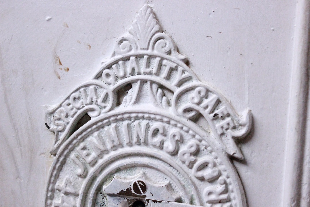 1193_cassaforte_safe_inglese_english_bianco_white_texture_legno_chiave_key_Brescia_Roncadelle_800_1800_XIX_secolo_Inghilterra_UK_1