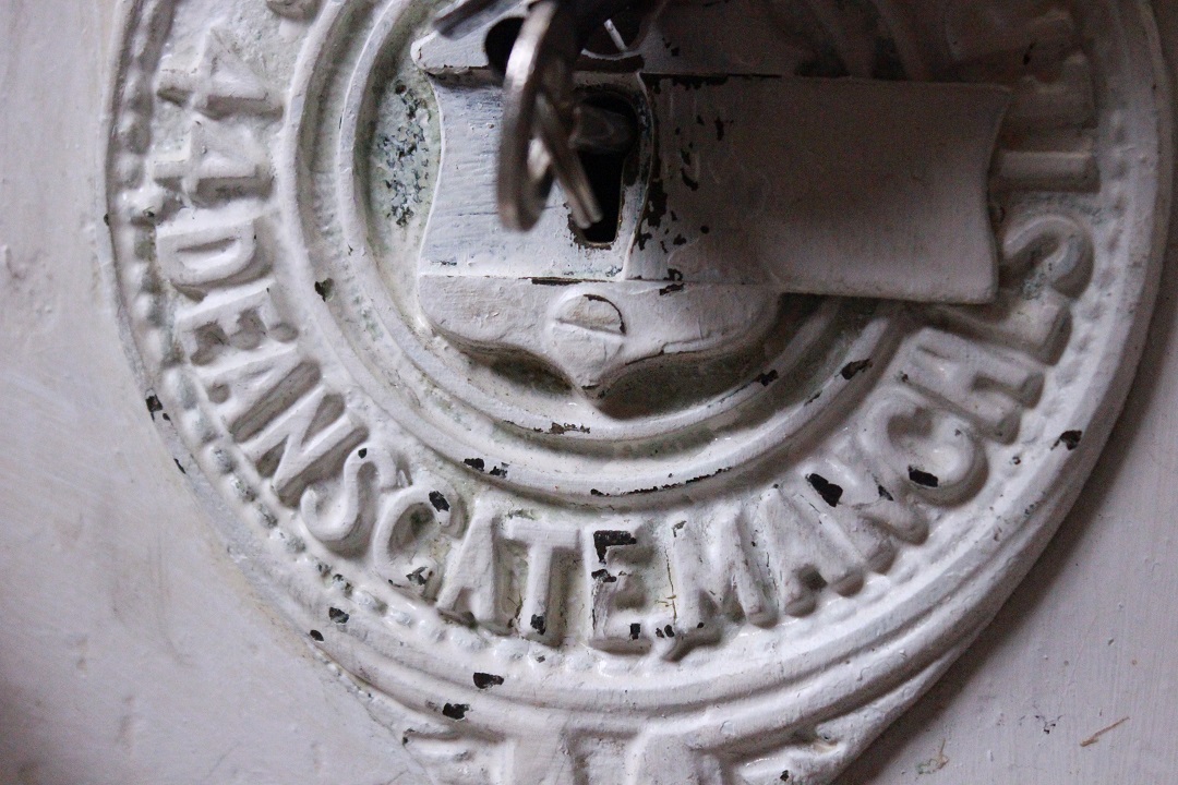 1193_cassaforte_safe_inglese_english_bianco_white_texture_legno_chiave_key_Brescia_Roncadelle_800_1800_XIX_secolo_Inghilterra_UK_2
