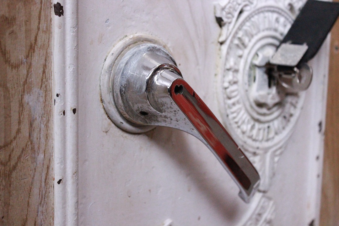 1193_cassaforte_safe_inglese_english_bianco_white_texture_legno_chiave_key_Brescia_Roncadelle_800_1800_XIX_secolo_Inghilterra_UK_4