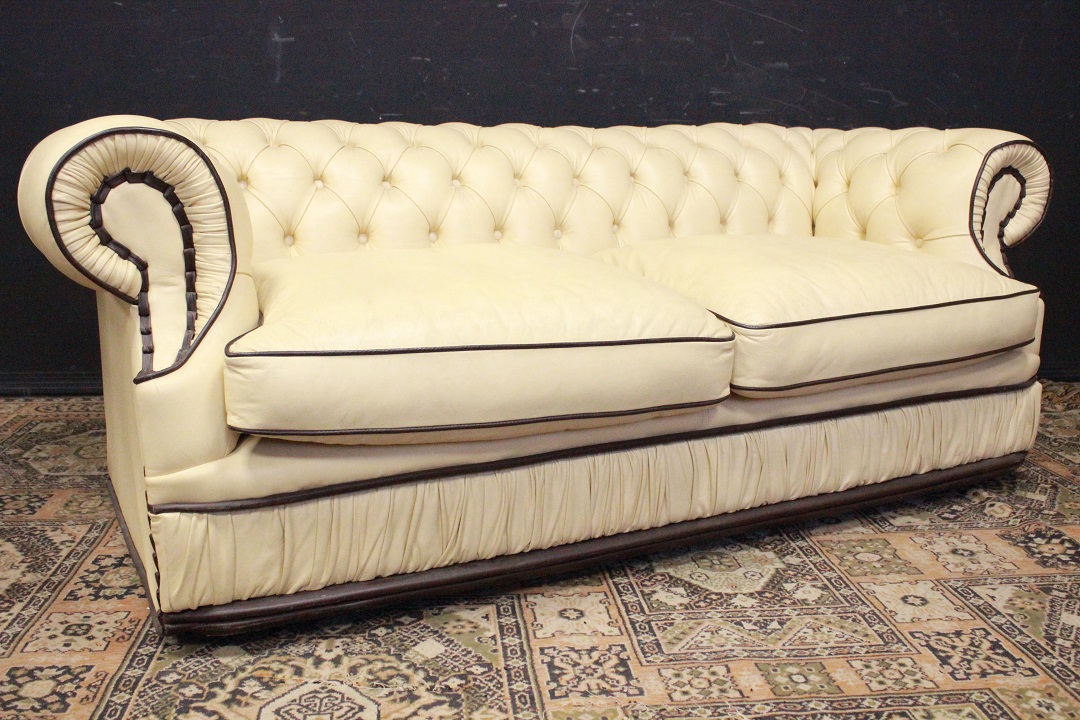 1196_Divano_Sofa_Chester_Chesterfield_Dellbrook_3_tre_posti_three_seater_club_leather_pelle_creme_crema_marrone_brown_originale_original_Brescia_Roncadelle_english_inglese_UK_0