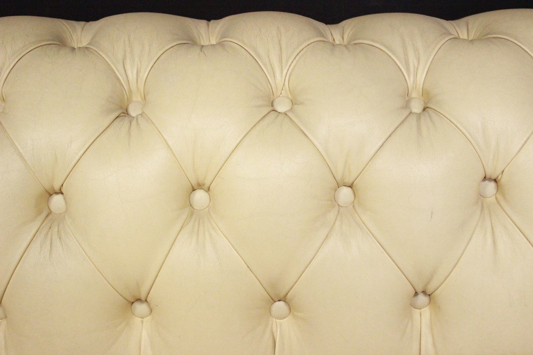 1196_Divano_Sofa_Chester_Chesterfield_Dellbrook_3_tre_posti_three_seater_club_leather_pelle_creme_crema_marrone_brown_originale_original_Brescia_Roncadelle_english_inglese_UK_2