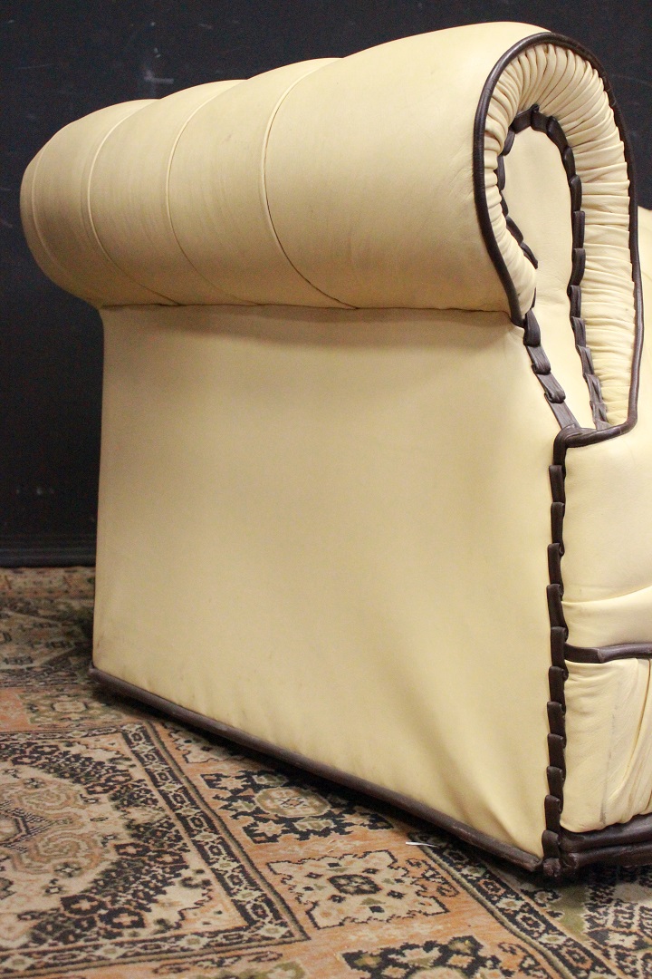 1196_Divano_Sofa_Chester_Chesterfield_Dellbrook_3_tre_posti_three_seater_club_leather_pelle_creme_crema_marrone_brown_originale_original_Brescia_Roncadelle_english_inglese_UK_5
