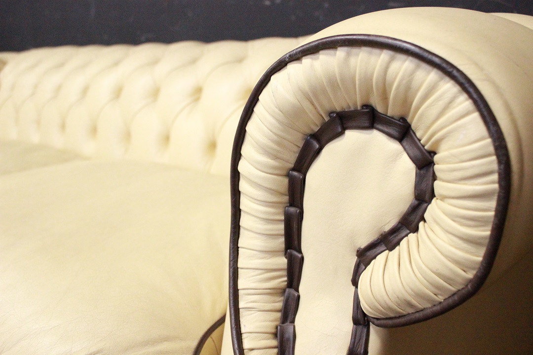 1196_Divano_Sofa_Chester_Chesterfield_Dellbrook_3_tre_posti_three_seater_club_leather_pelle_creme_crema_marrone_brown_originale_original_Brescia_Roncadelle_english_inglese_UK_6