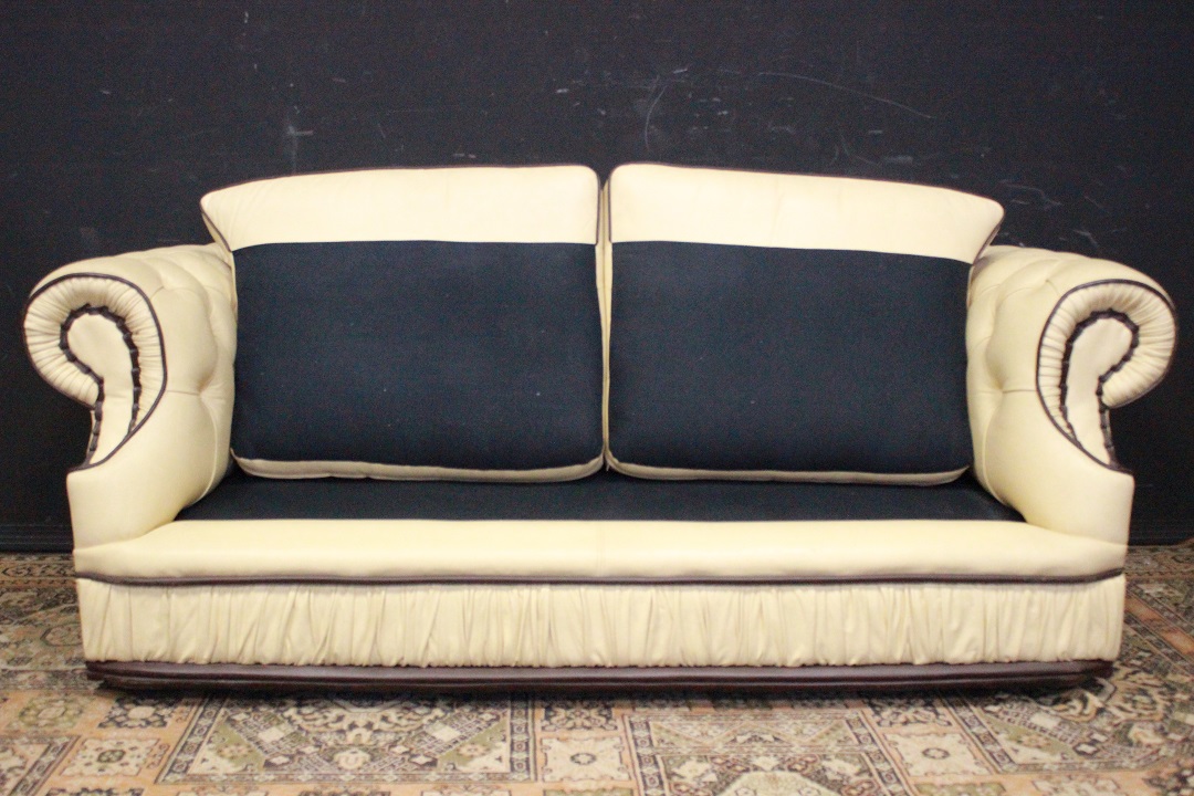 1196_Divano_Sofa_Chester_Chesterfield_Dellbrook_3_tre_posti_three_seater_club_leather_pelle_creme_crema_marrone_brown_originale_original_Brescia_Roncadelle_english_inglese_UK_8