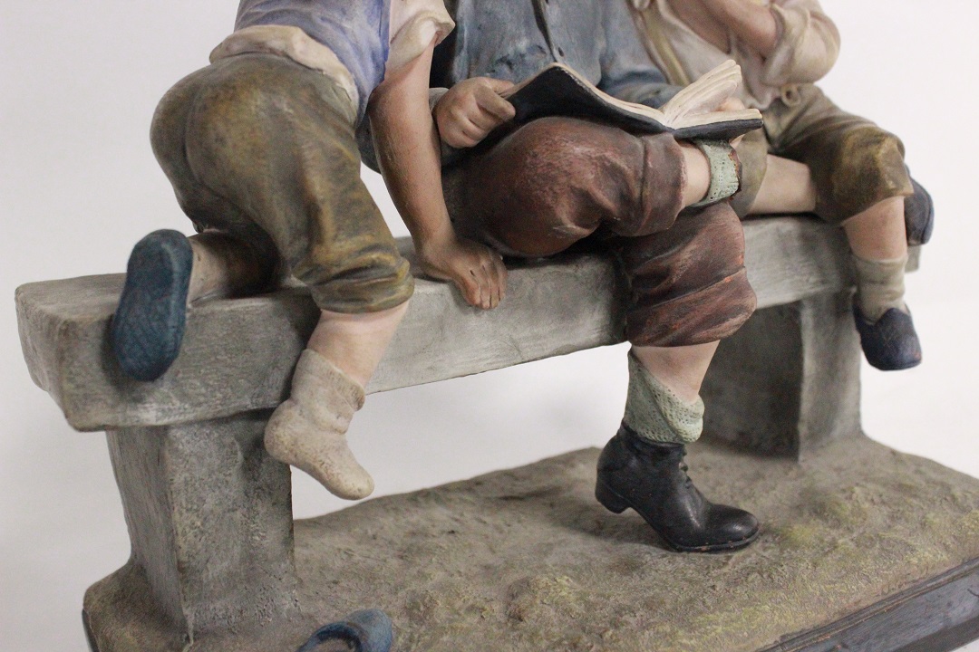 1207_statua_statuina_tre_bambini_lettore_libro_targa_porcellana_Capodimonte_Brescia_Roncadelle_seconda_metà_XX_secolo_francese_Francia_FRA_6
