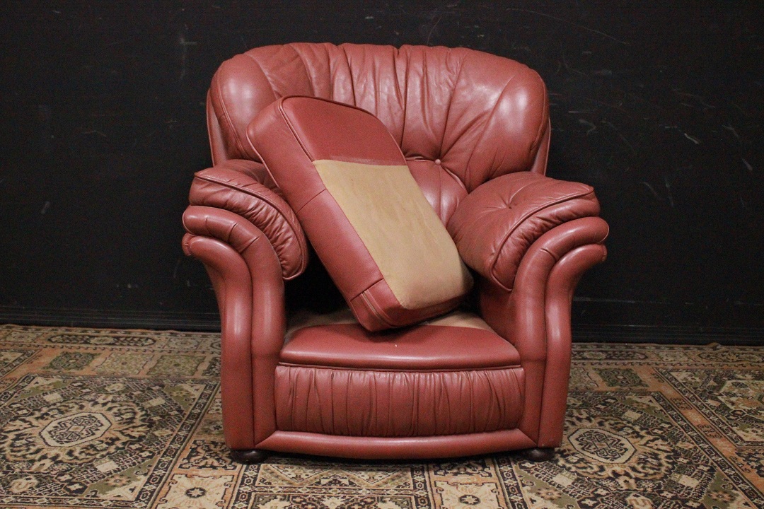 1209_poltrona_armchair_modello_Chesterfield_Chester_model_rosa_antica_Brescia_Roncadelle_originale_inglese_original_UK_pelle_leather_8