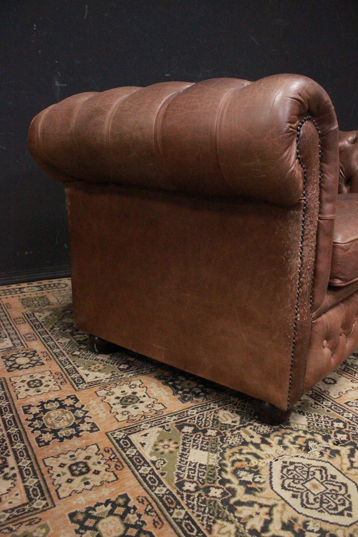 1213_Divano_Sofa_Chester_Chesterfield_club_leather_pelle_marrone_chiaro_light_brown_originale_original_Brescia_Roncadelle_english_inglese_UK_5