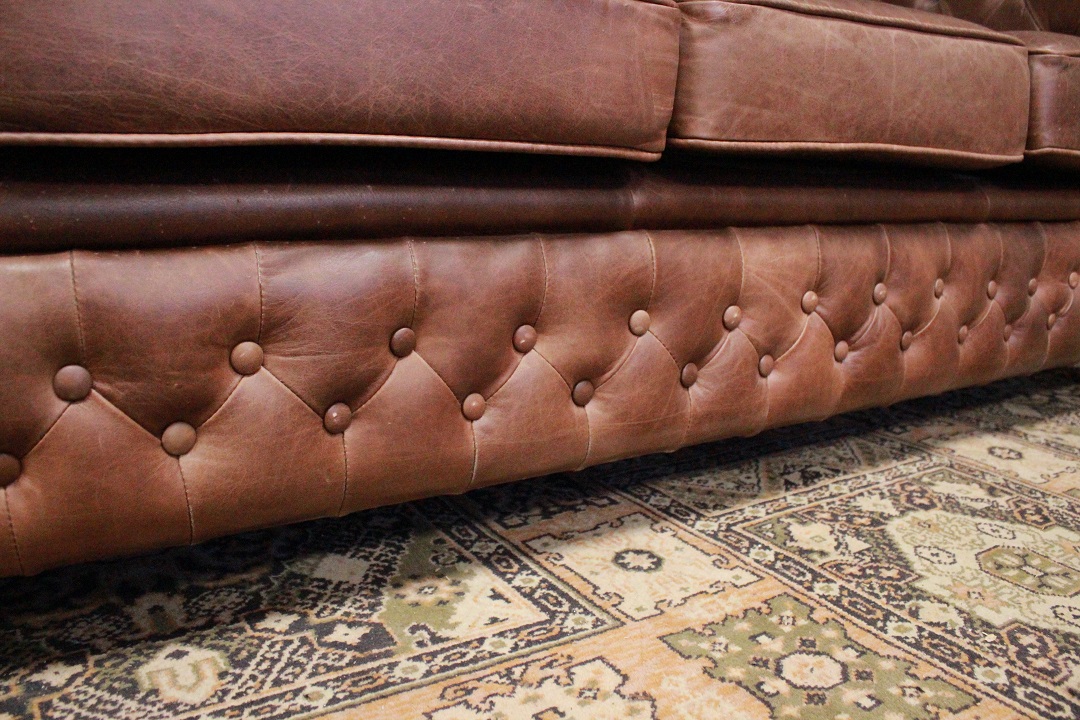1213_Divano_Sofa_Chester_Chesterfield_club_leather_pelle_marrone_chiaro_light_brown_originale_original_Brescia_Roncadelle_english_inglese_UK_6