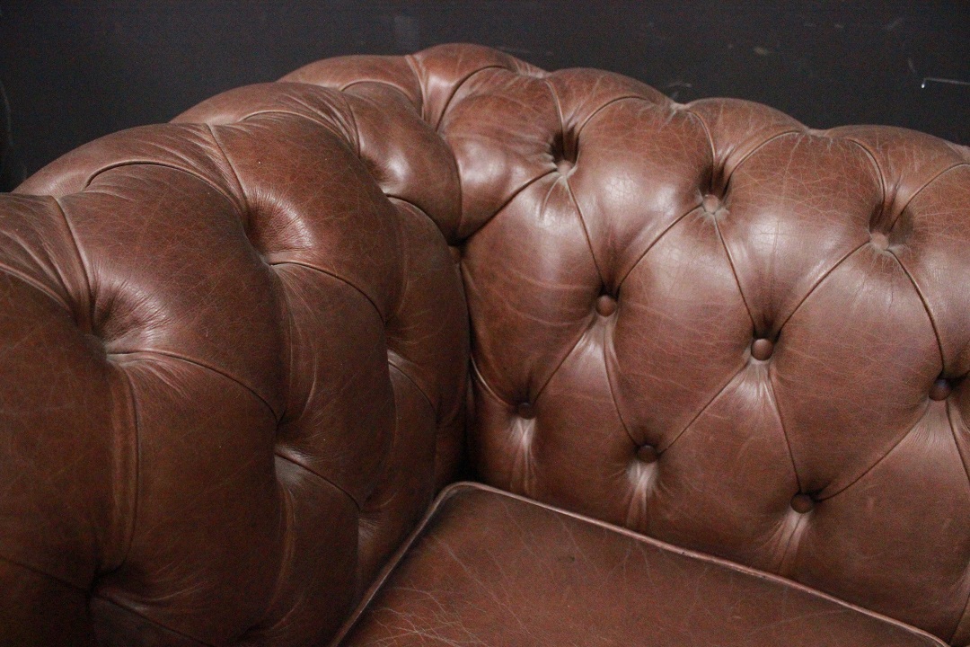 1213_Divano_Sofa_Chester_Chesterfield_club_leather_pelle_marrone_chiaro_light_brown_originale_original_Brescia_Roncadelle_english_inglese_UK_7