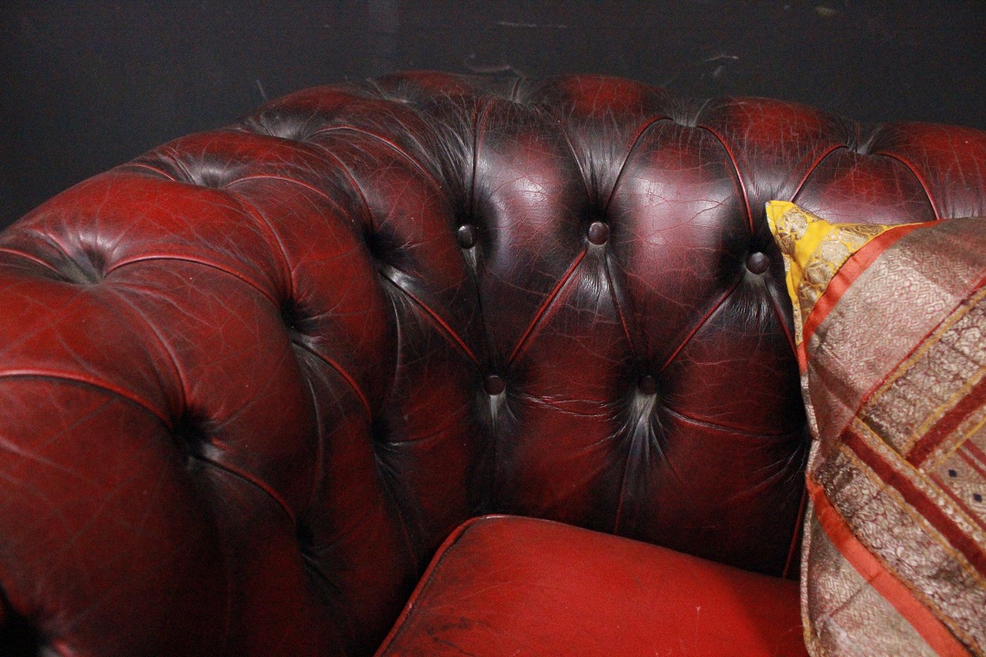 1216_Divano_Sofa_Chester_Chesterfield_club_leather_pelle_bordeaux_tre_posti_three_seater_3_originale_original_Brescia_Roncadelle_english_inglese_UK_2