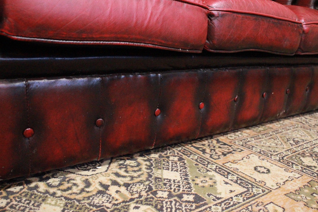 1216_Divano_Sofa_Chester_Chesterfield_club_leather_pelle_bordeaux_tre_posti_three_seater_3_originale_original_Brescia_Roncadelle_english_inglese_UK_3