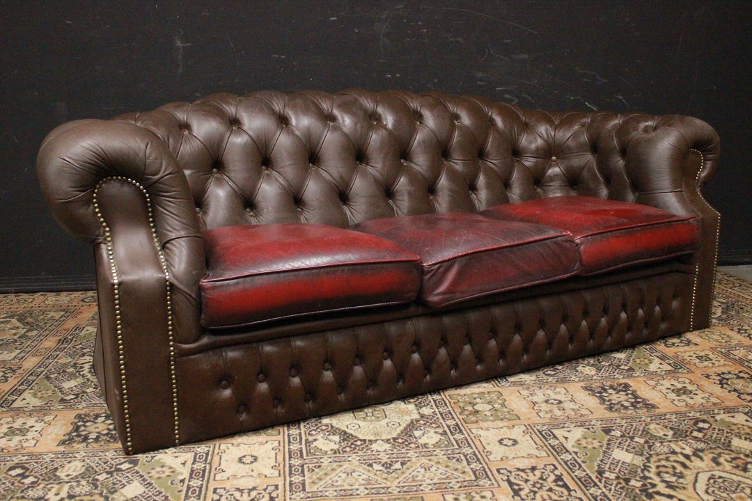 1221_Divano_Sofa_Chester_Chesterfield_club_leather_pelle_marrone_scuro_dark_brown_originale_original_Brescia_Roncadelle_english_inglese_UK_0