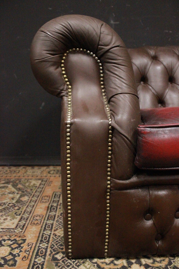 1221_Divano_Sofa_Chester_Chesterfield_club_leather_pelle_marrone_scuro_dark_brown_originale_original_Brescia_Roncadelle_english_inglese_UK_1