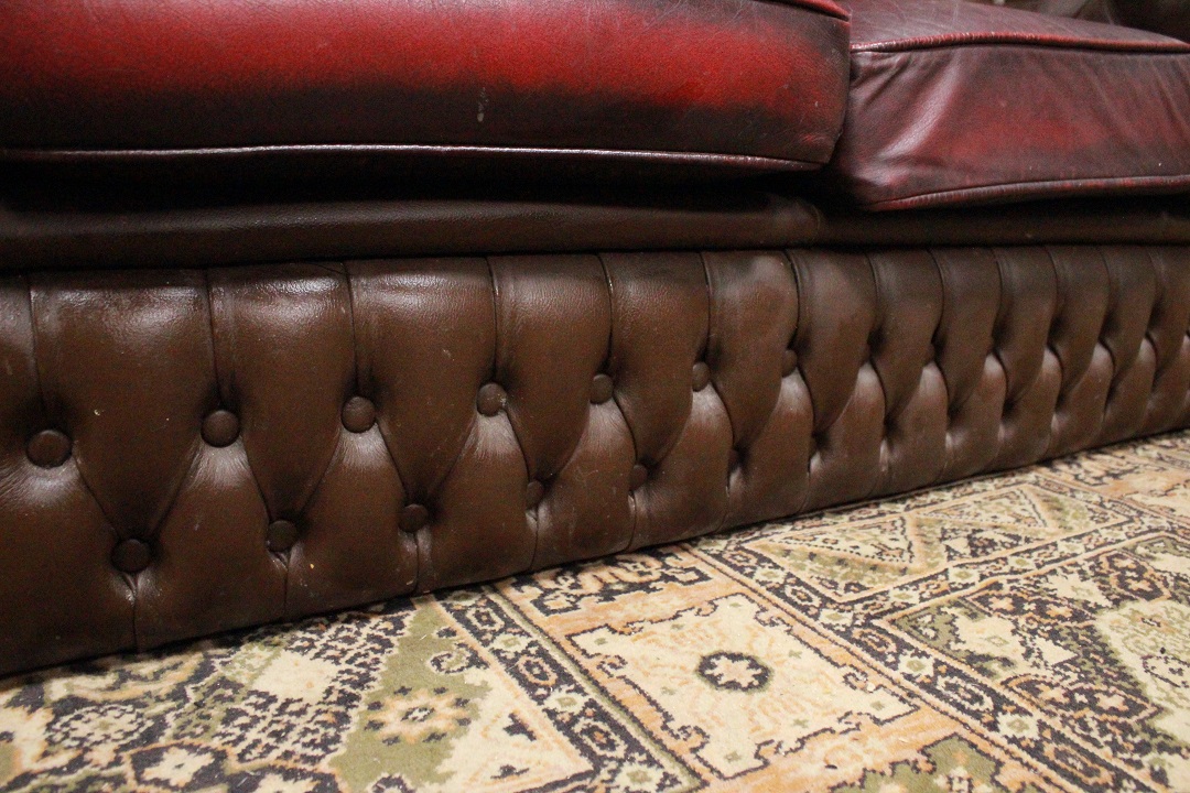 1221_Divano_Sofa_Chester_Chesterfield_club_leather_pelle_marrone_scuro_dark_brown_originale_original_Brescia_Roncadelle_english_inglese_UK_2