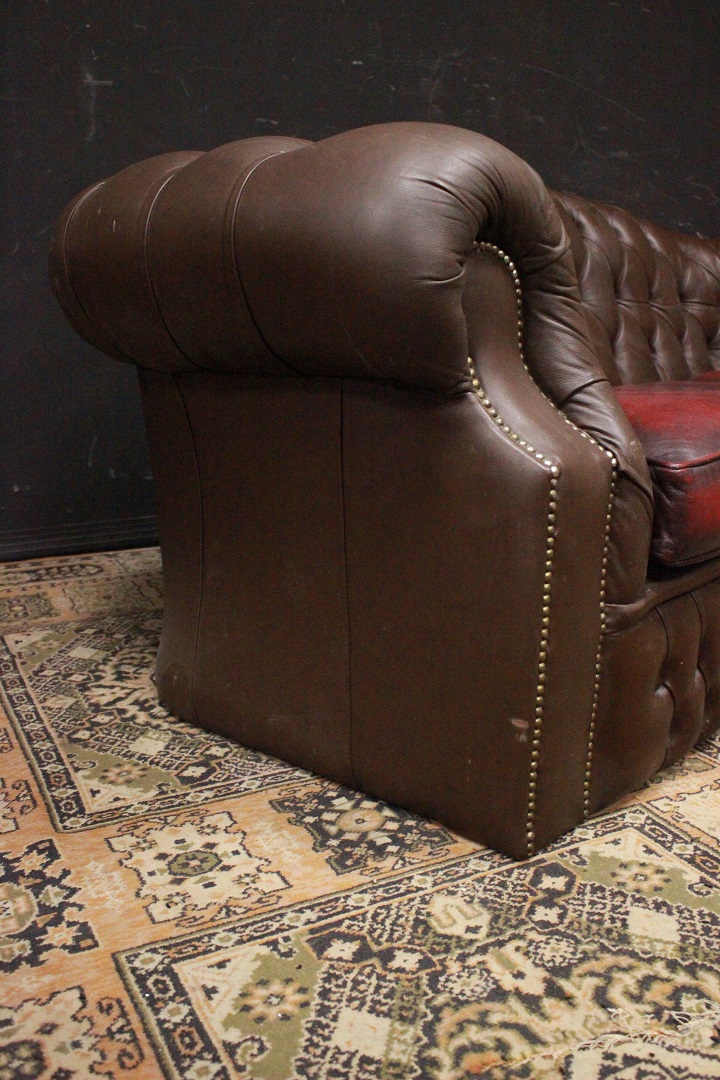1221_Divano_Sofa_Chester_Chesterfield_club_leather_pelle_marrone_scuro_dark_brown_originale_original_Brescia_Roncadelle_english_inglese_UK_3