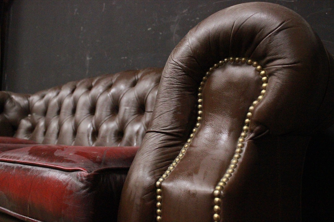 1221_Divano_Sofa_Chester_Chesterfield_club_leather_pelle_marrone_scuro_dark_brown_originale_original_Brescia_Roncadelle_english_inglese_UK_4