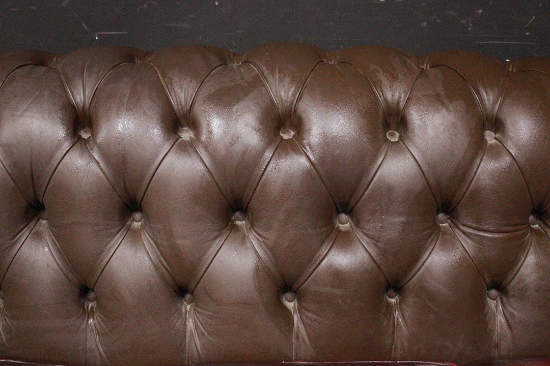 1221_Divano_Sofa_Chester_Chesterfield_club_leather_pelle_marrone_scuro_dark_brown_originale_original_Brescia_Roncadelle_english_inglese_UK_5