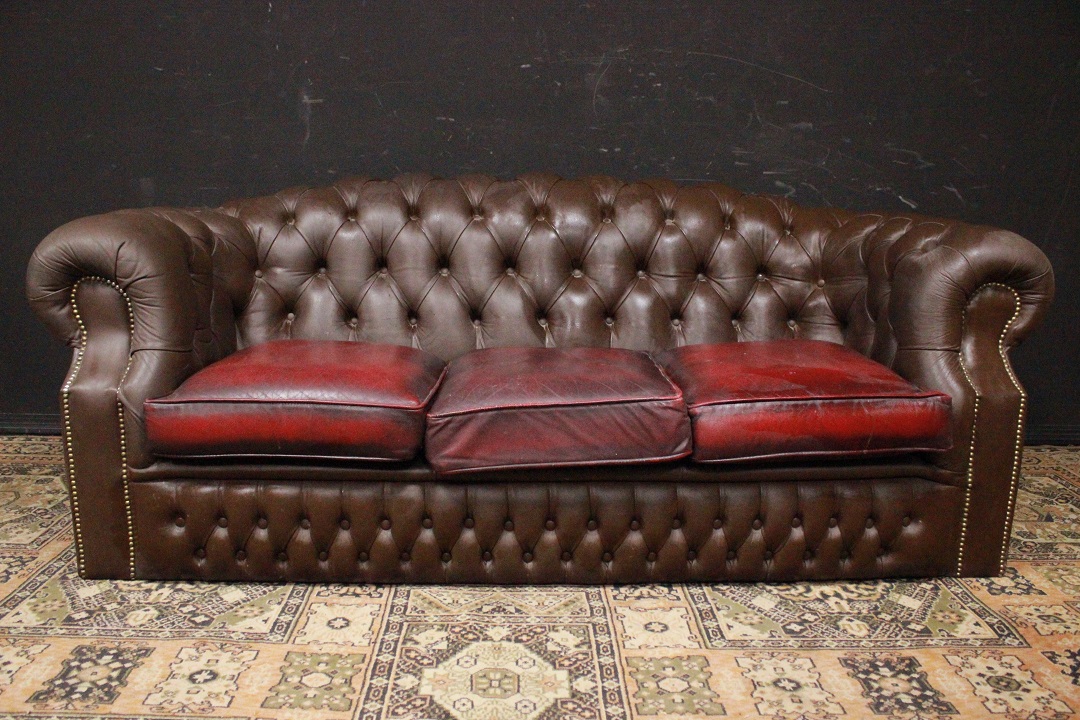 1221_Divano_Sofa_Chester_Chesterfield_club_leather_pelle_marrone_scuro_dark_brown_originale_original_Brescia_Roncadelle_english_inglese_UK_6