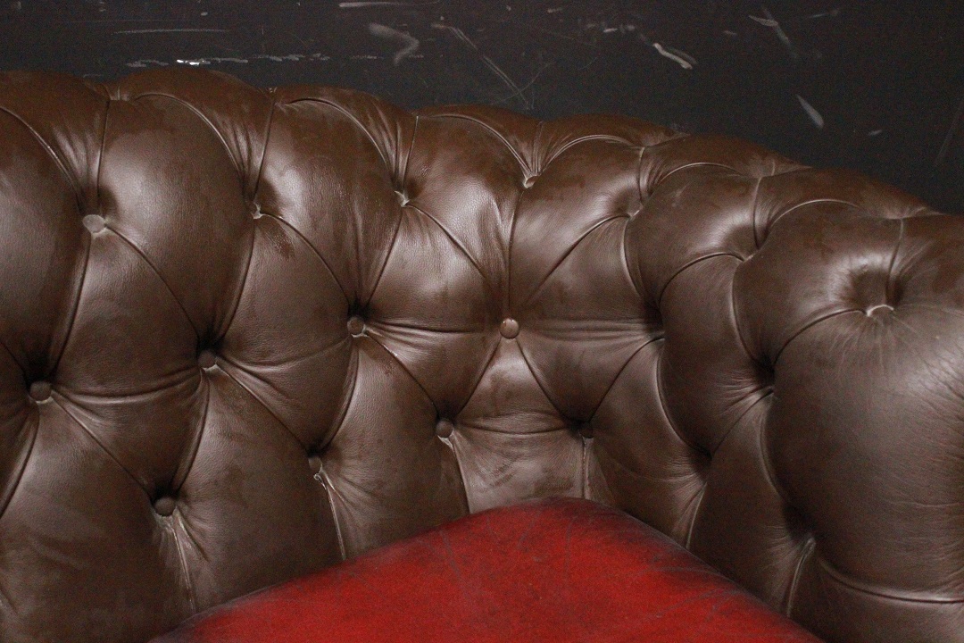 1221_Divano_Sofa_Chester_Chesterfield_club_leather_pelle_marrone_scuro_dark_brown_originale_original_Brescia_Roncadelle_english_inglese_UK_7