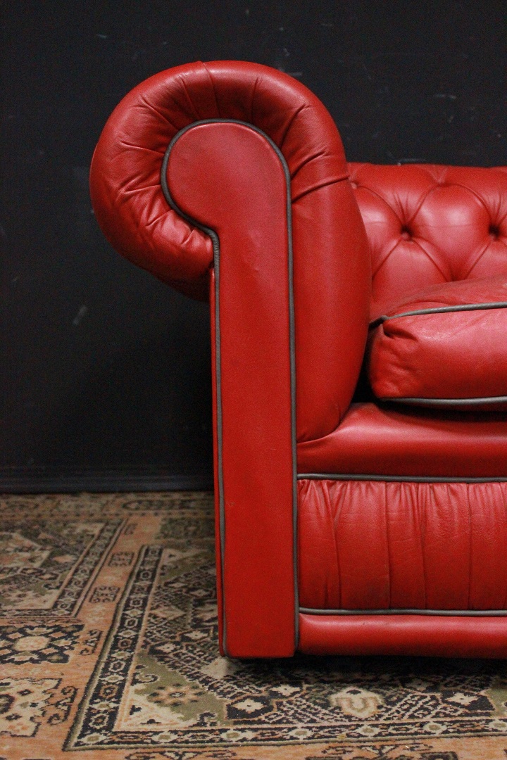 _Divano_Sofa_Chester_Chesterfield_club_tre_3_three_posti_seater_leather_pelle_rosso_red_grigio_grey_originale_original_Brescia_Roncadelle_english_inglese_UK_1