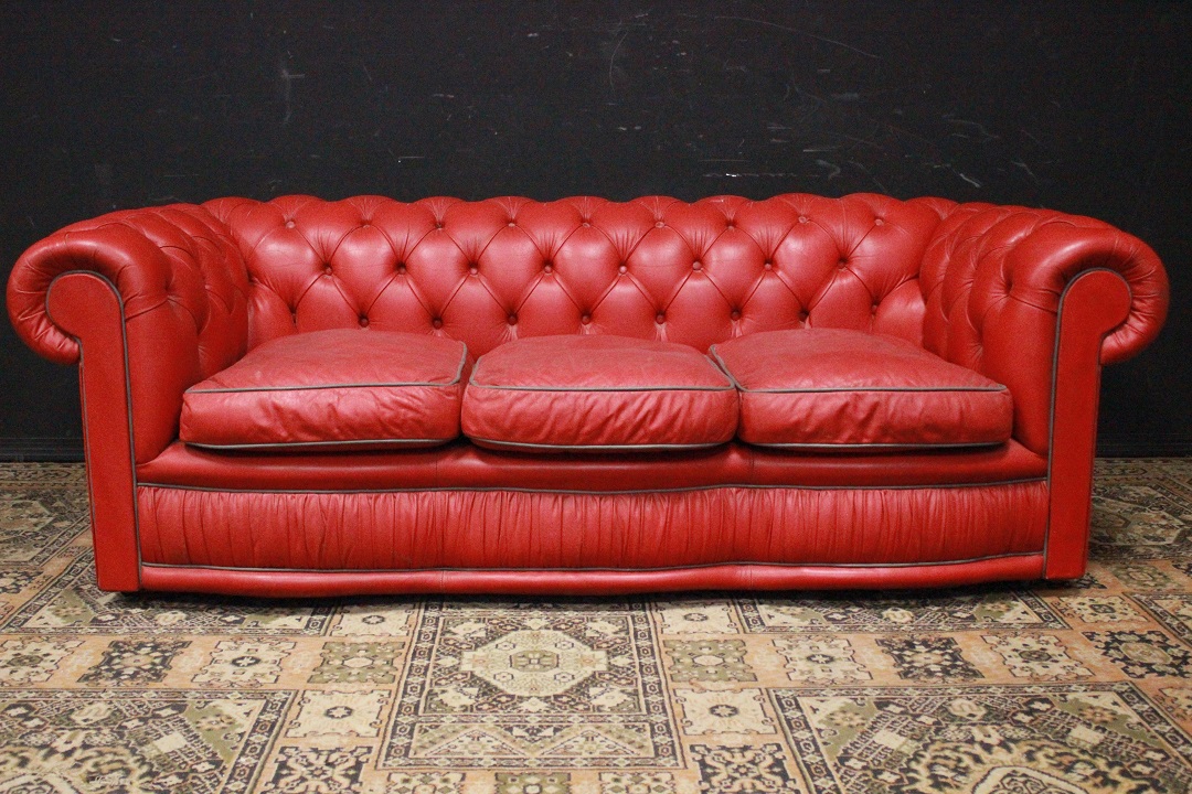 _Divano_Sofa_Chester_Chesterfield_club_tre_3_three_posti_seater_leather_pelle_rosso_red_grigio_grey_originale_original_Brescia_Roncadelle_english_inglese_UK_3