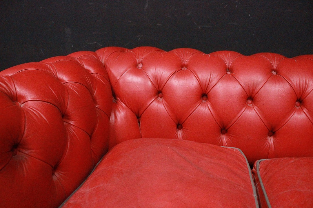 _Divano_Sofa_Chester_Chesterfield_club_tre_3_three_posti_seater_leather_pelle_rosso_red_grigio_grey_originale_original_Brescia_Roncadelle_english_inglese_UK_4
