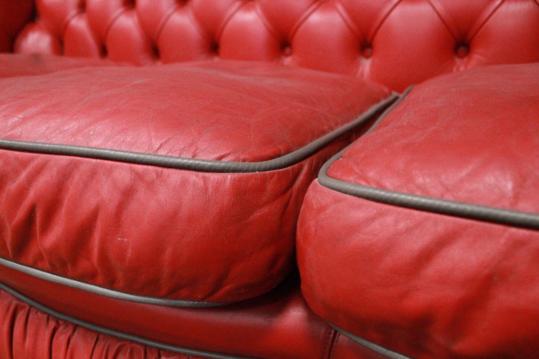 _Divano_Sofa_Chester_Chesterfield_club_tre_3_three_posti_seater_leather_pelle_rosso_red_grigio_grey_originale_original_Brescia_Roncadelle_english_inglese_UK_5