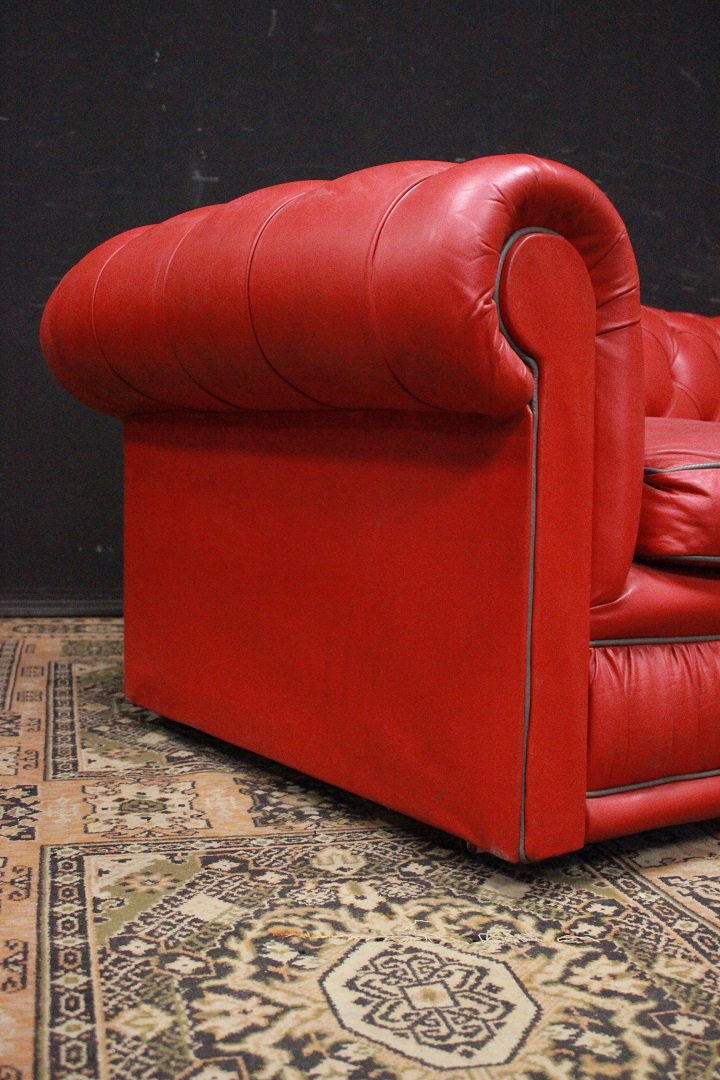 _Divano_Sofa_Chester_Chesterfield_club_tre_3_three_posti_seater_leather_pelle_rosso_red_grigio_grey_originale_original_Brescia_Roncadelle_english_inglese_UK_6