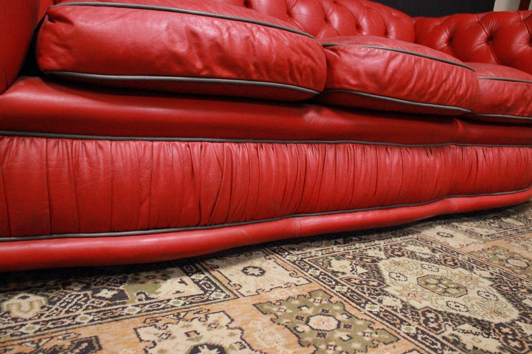_Divano_Sofa_Chester_Chesterfield_club_tre_3_three_posti_seater_leather_pelle_rosso_red_grigio_grey_originale_original_Brescia_Roncadelle_english_inglese_UK_7