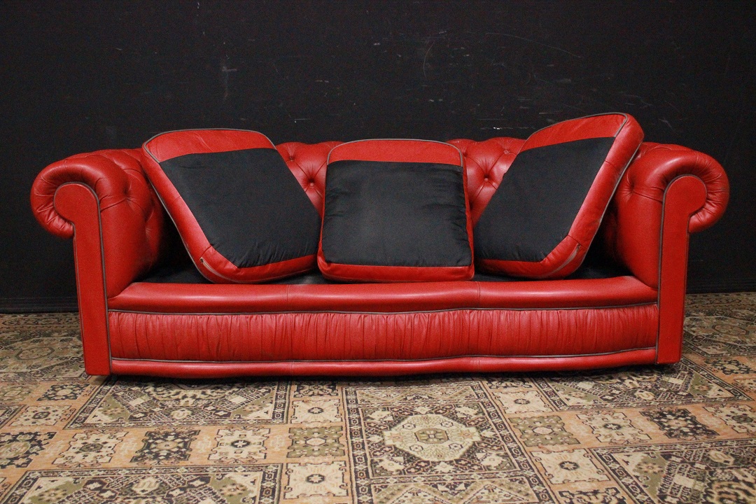 _Divano_Sofa_Chester_Chesterfield_club_tre_3_three_posti_seater_leather_pelle_rosso_red_grigio_grey_originale_original_Brescia_Roncadelle_english_inglese_UK_9